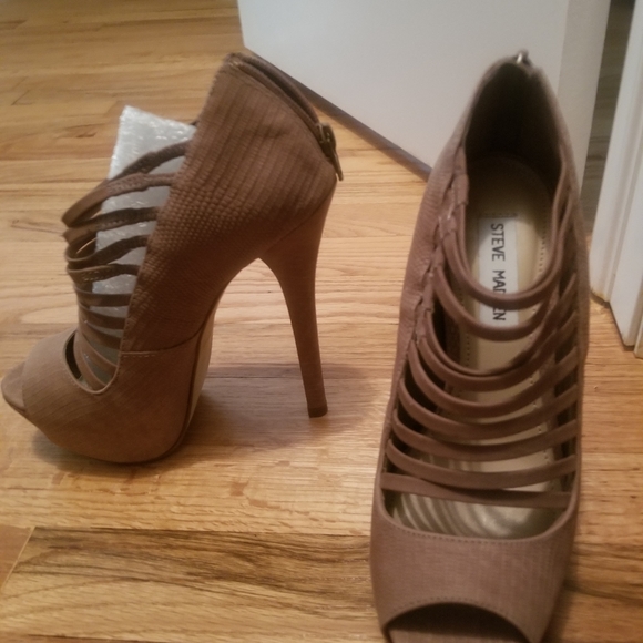 Steve Madden open toe pumps. - Picture 3 of 4